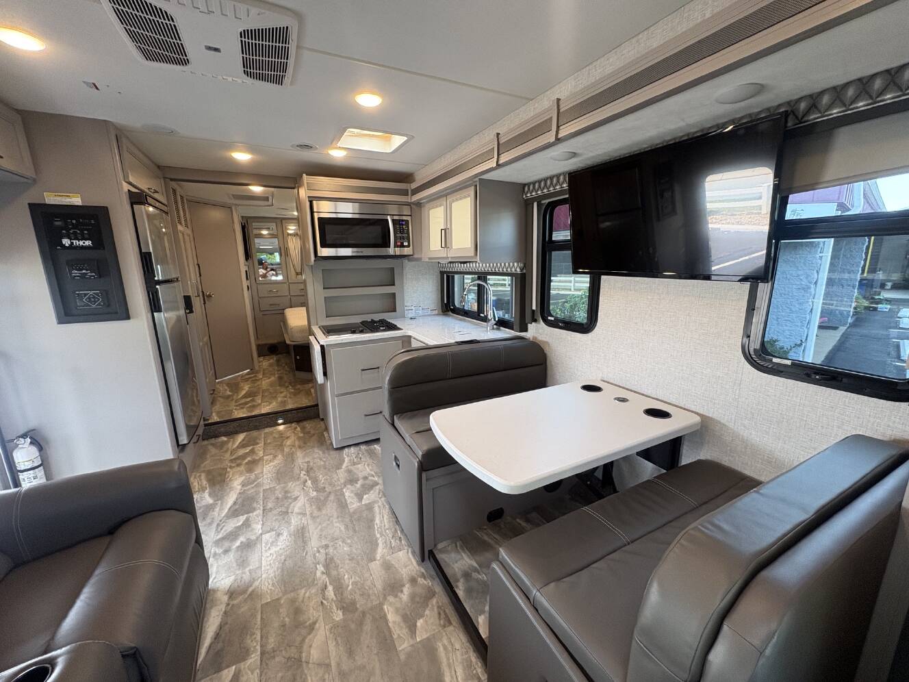 A photo of this 2022 Thor Motor Coach QUANTUM KW29