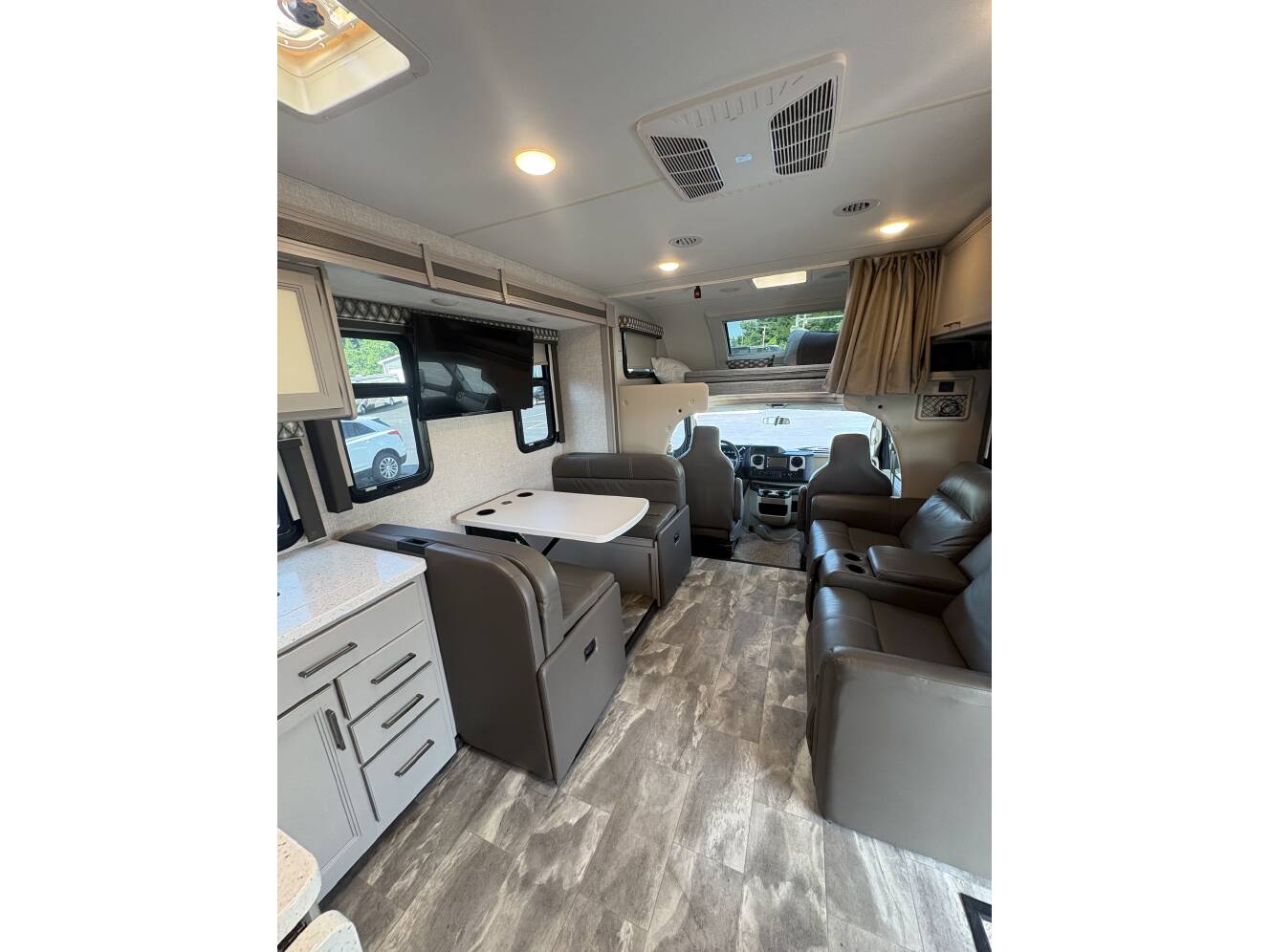 A photo of this 2022 Thor Motor Coach QUANTUM KW29
