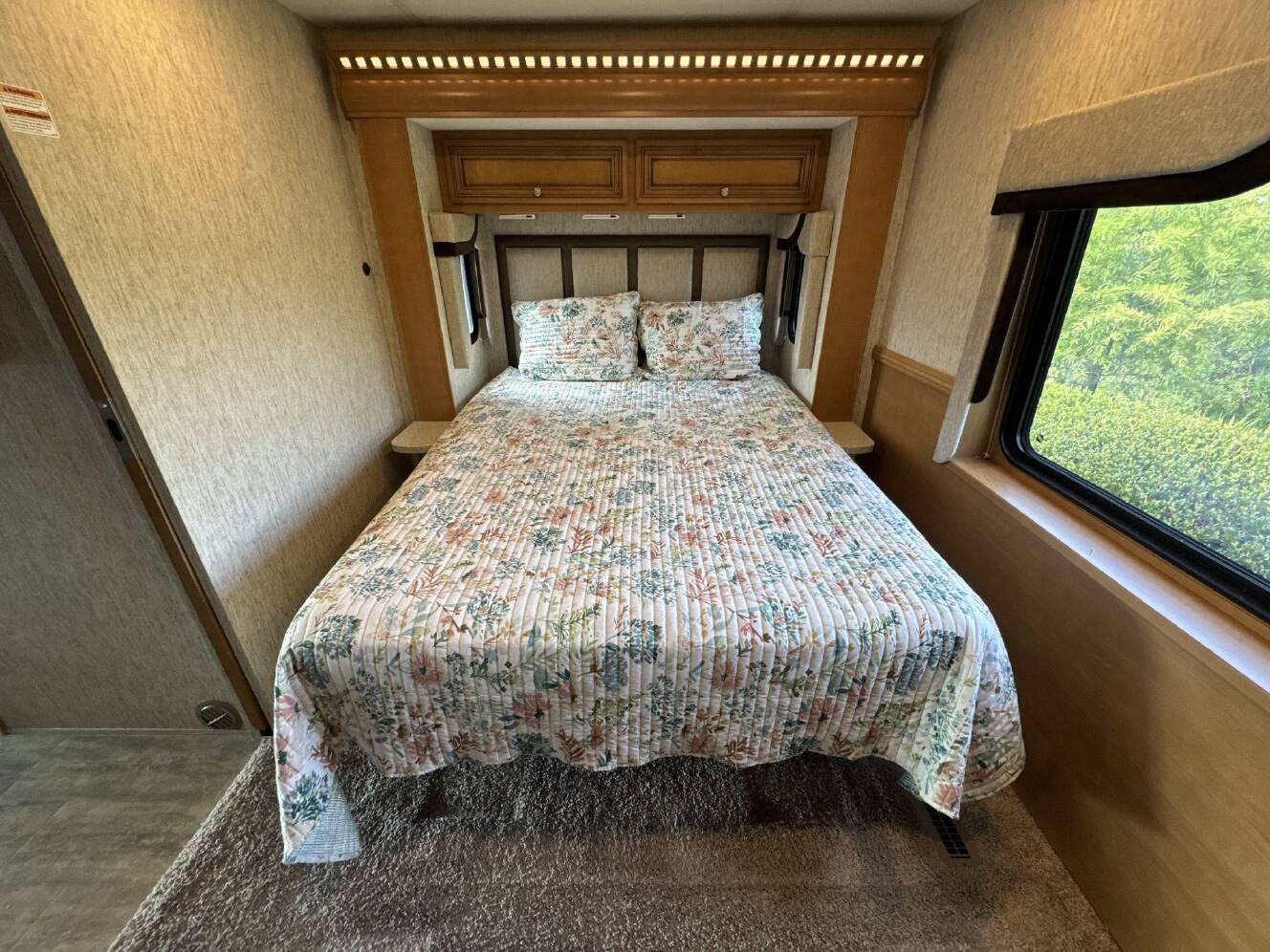 A photo of this 2018 Newmar Bay Star Sport 3307