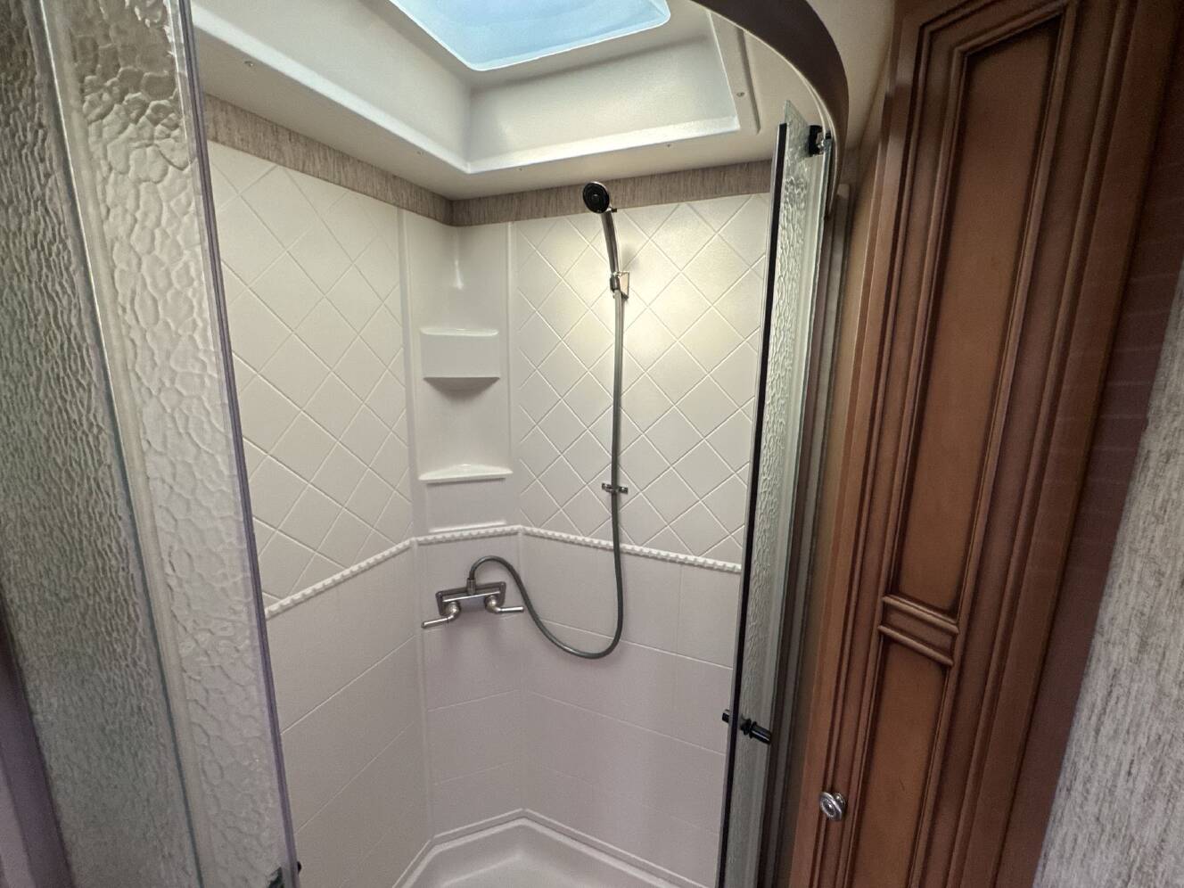 A photo of this 2018 Newmar Bay Star Sport 3307