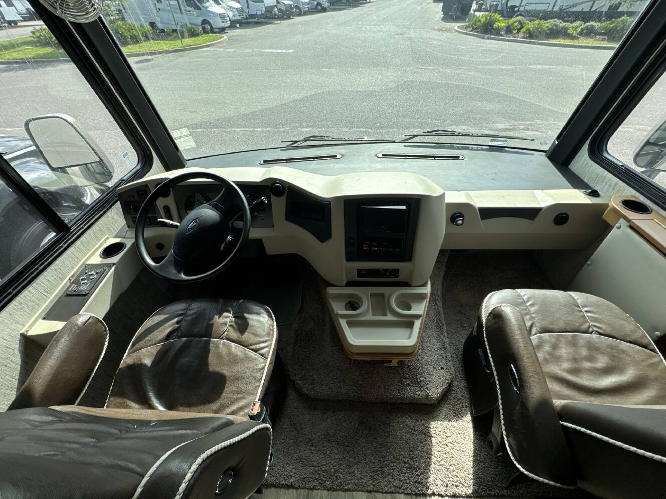 A photo of this 2018 Newmar Bay Star Sport 3307