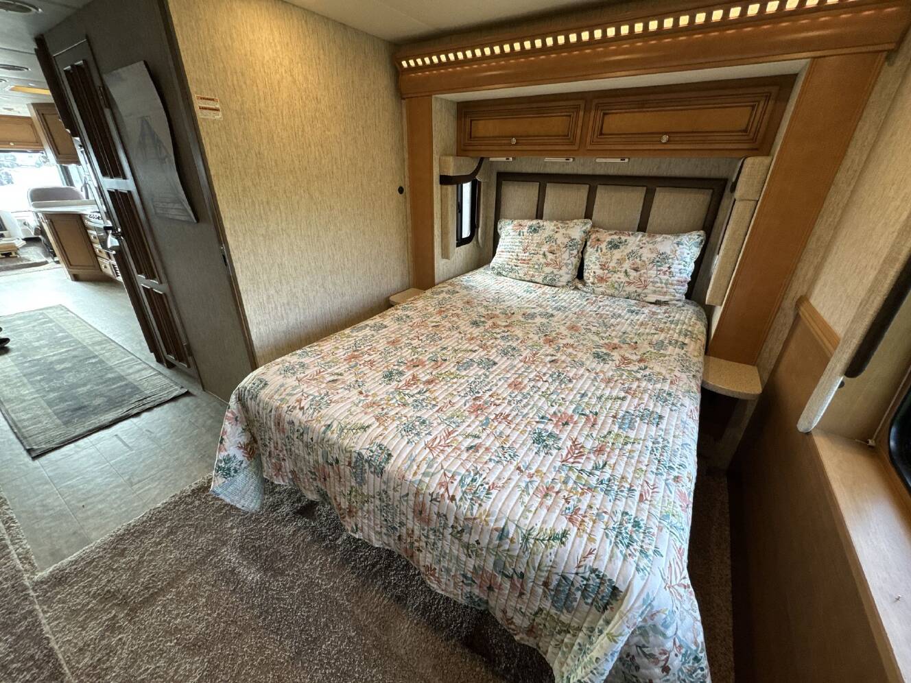 A photo of this 2018 Newmar Bay Star Sport 3307