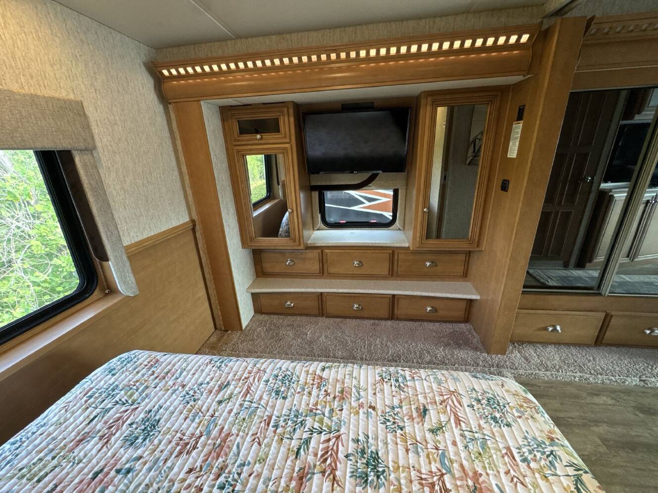 A photo of this 2018 Newmar Bay Star Sport 3307