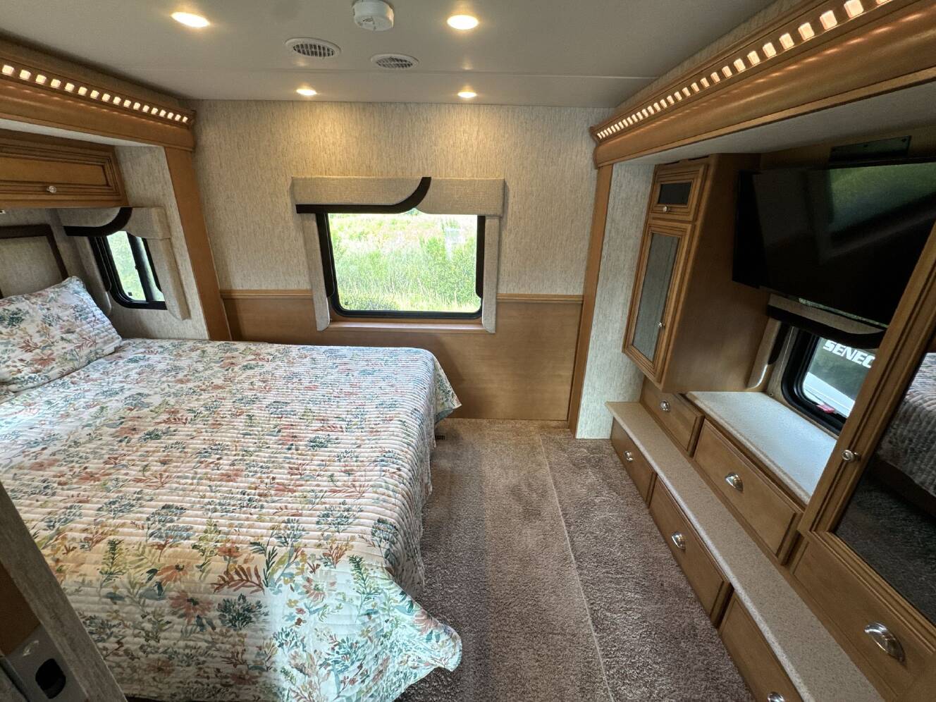 A photo of this 2018 Newmar Bay Star Sport 3307