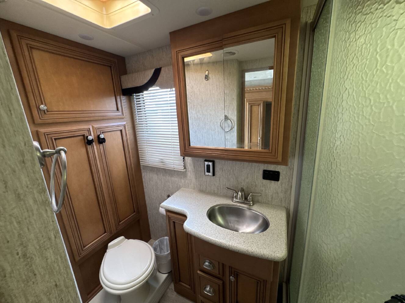A photo of this 2018 Newmar Bay Star Sport 3307