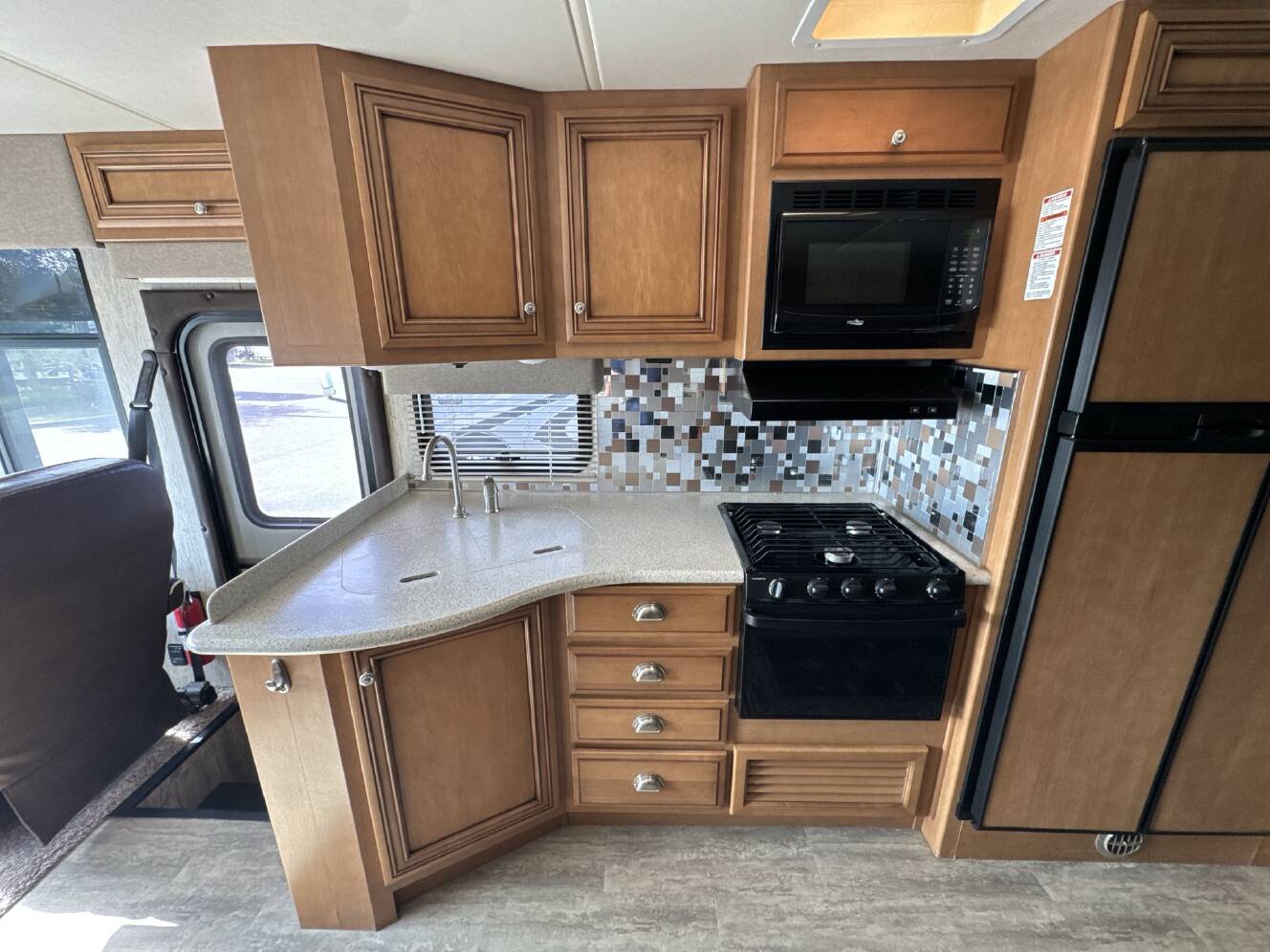 A photo of this 2018 Newmar Bay Star Sport 3307