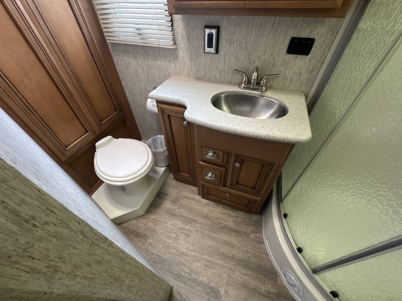 A photo of this 2018 Newmar Bay Star Sport 3307