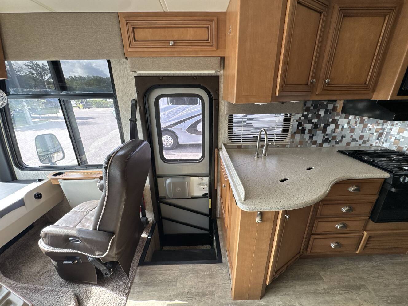 A photo of this 2018 Newmar Bay Star Sport 3307