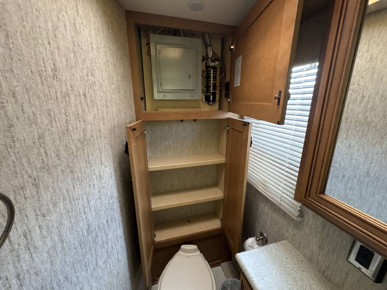 A photo of this 2018 Newmar Bay Star Sport 3307