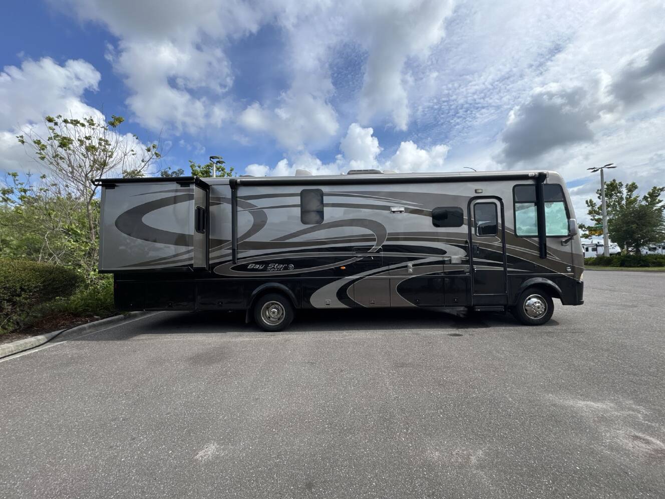 A photo of this 2018 Newmar Bay Star Sport 3307