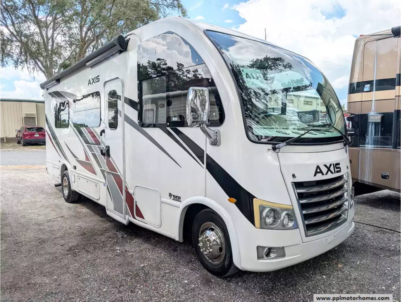 A photo of this 2023 Thor Axis 24.3
