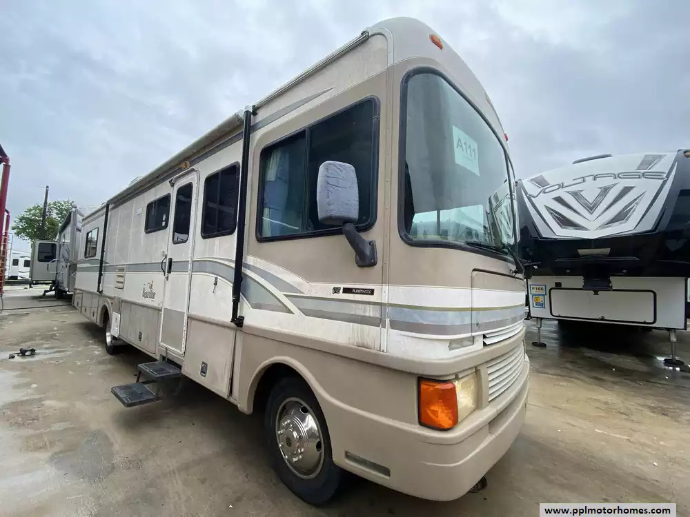 1999 Fleetwood Bounder 34V in new braunfels TX