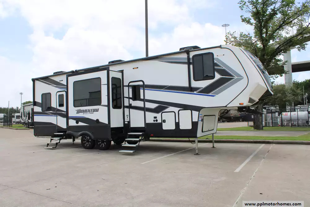 2021 Grand Design Momentum 320G in houston TX