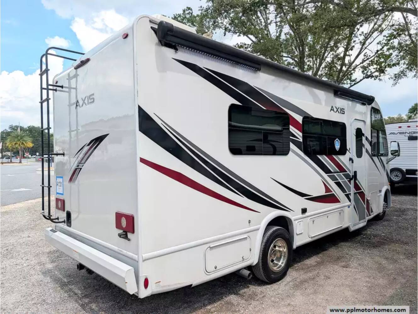 A photo of this 2023 Thor Axis 24.3