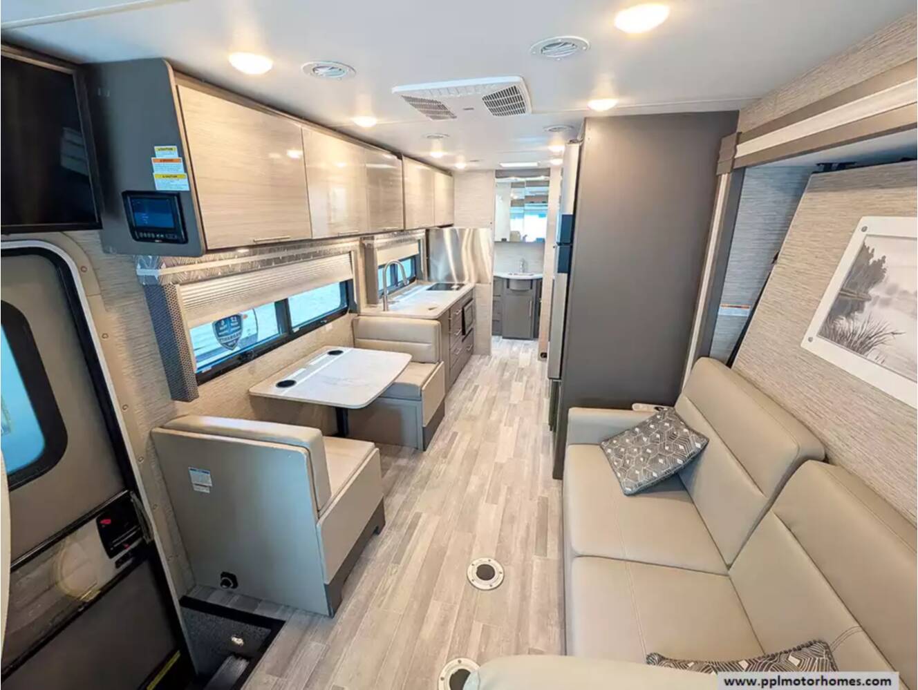 A photo of this 2023 Thor Axis 24.3