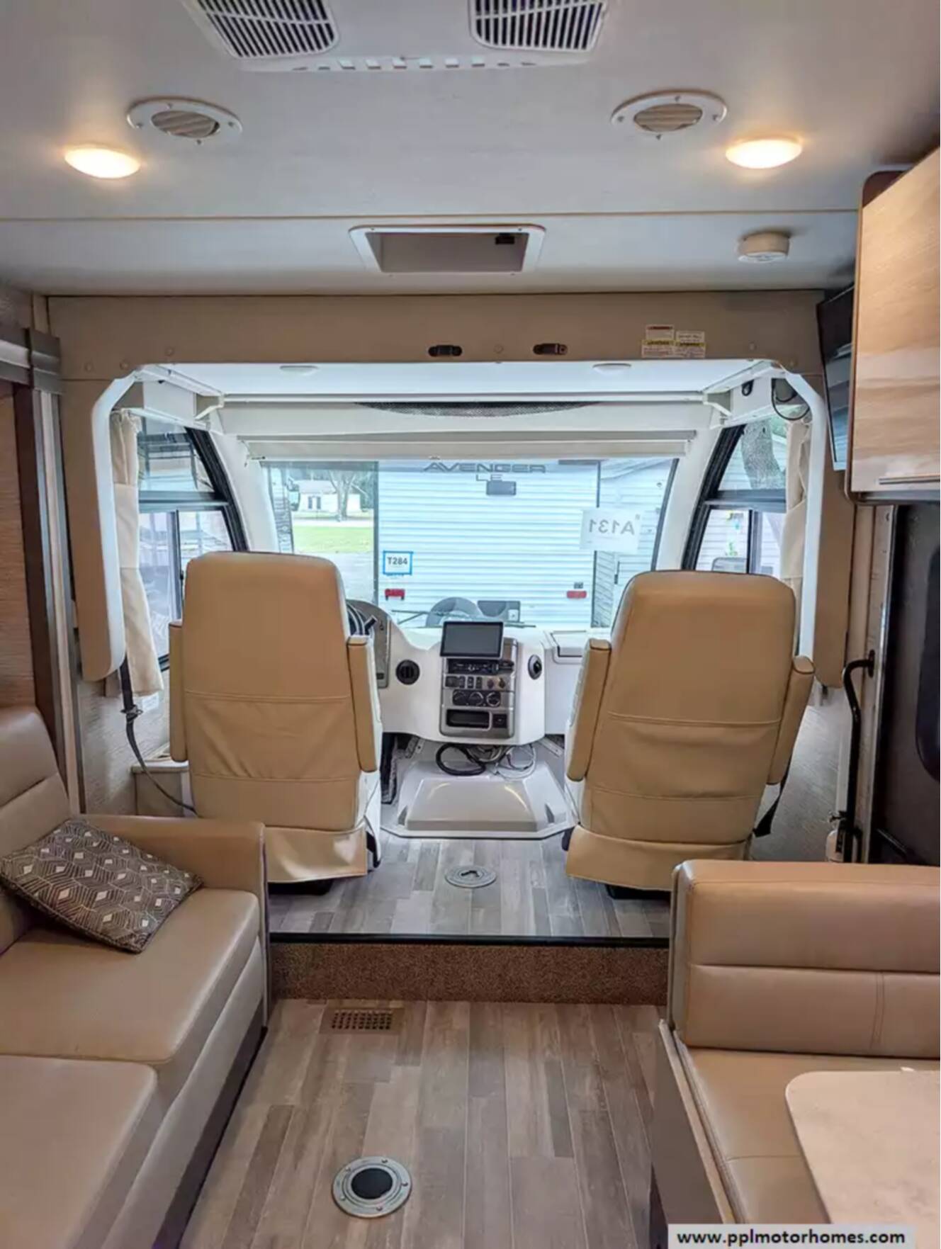 A photo of this 2023 Thor Axis 24.3