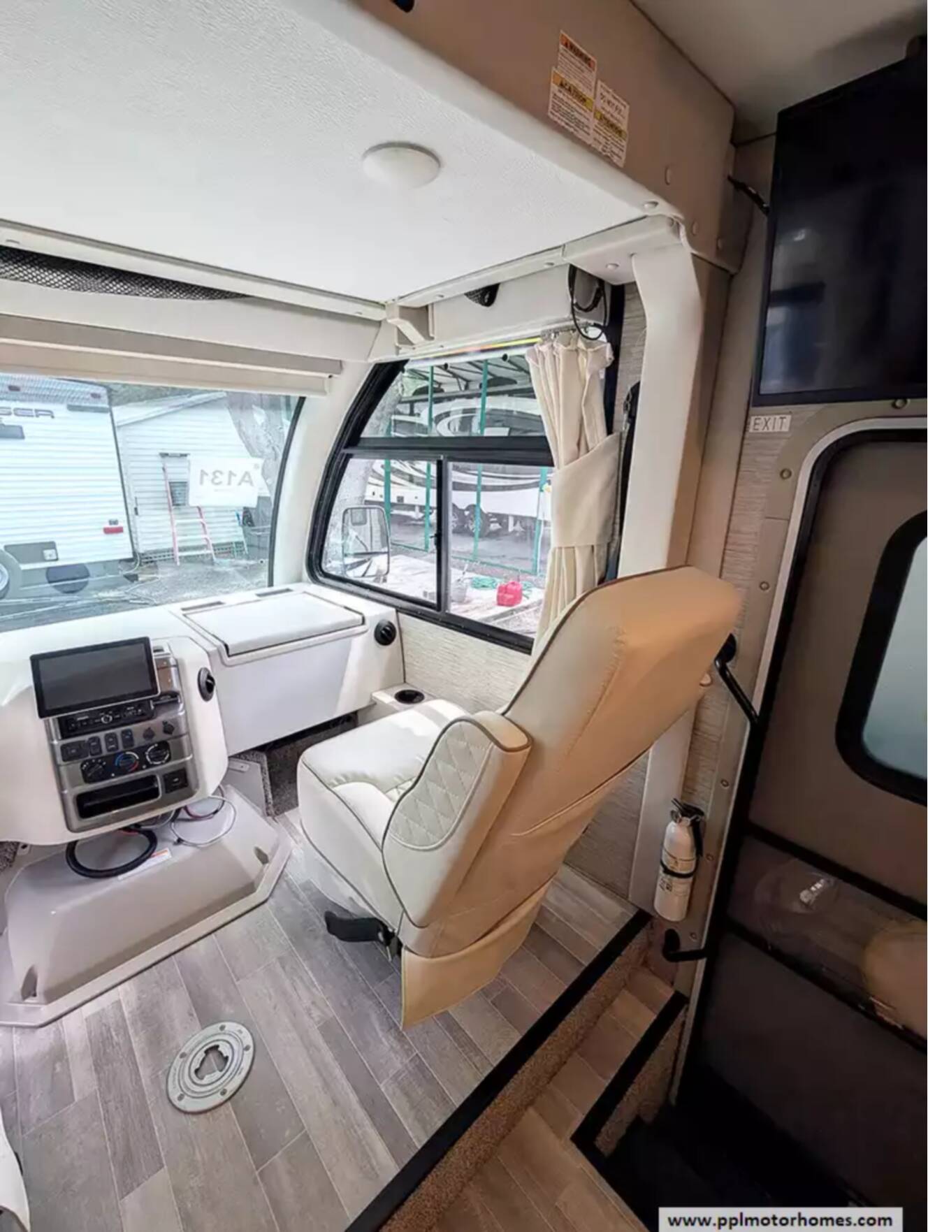 A photo of this 2023 Thor Axis 24.3