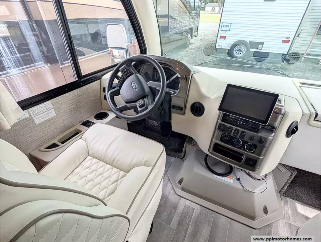 A photo of this 2023 Thor Axis 24.3