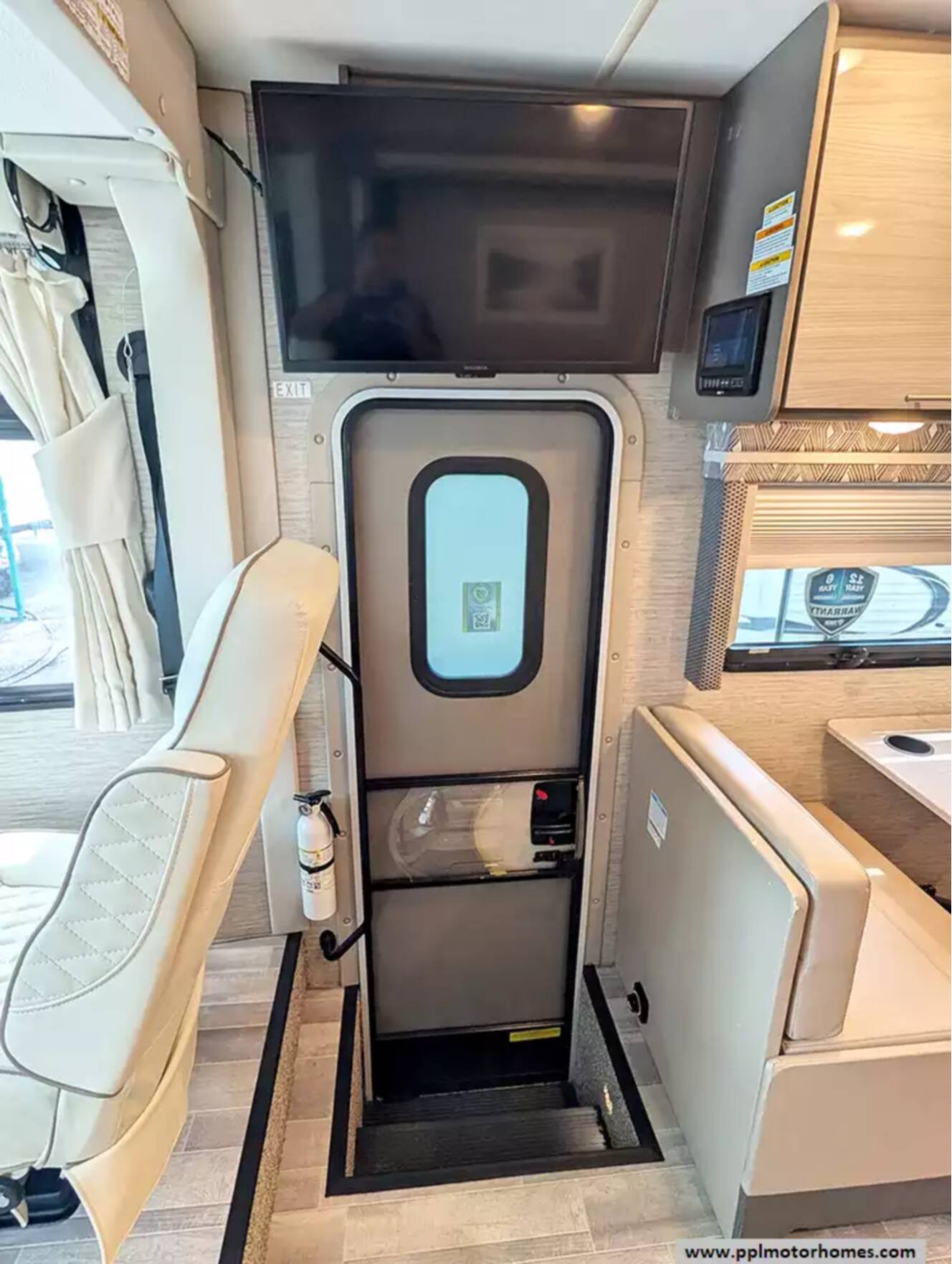 A photo of this 2023 Thor Axis 24.3