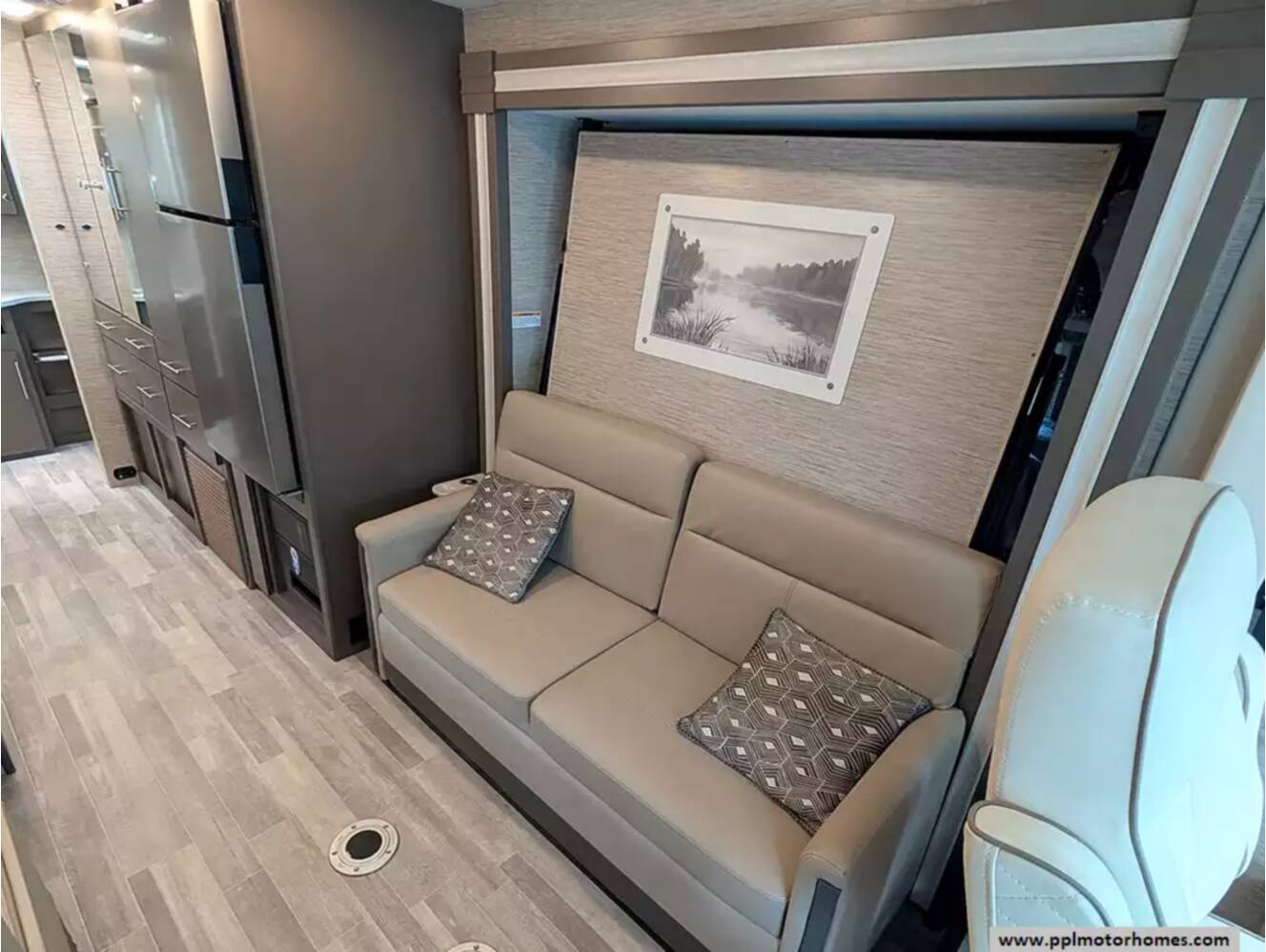 A photo of this 2023 Thor Axis 24.3