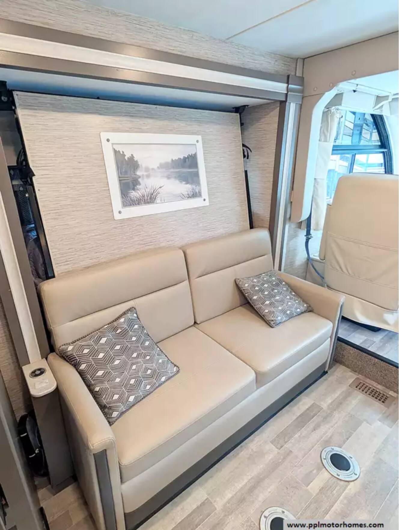 A photo of this 2023 Thor Axis 24.3