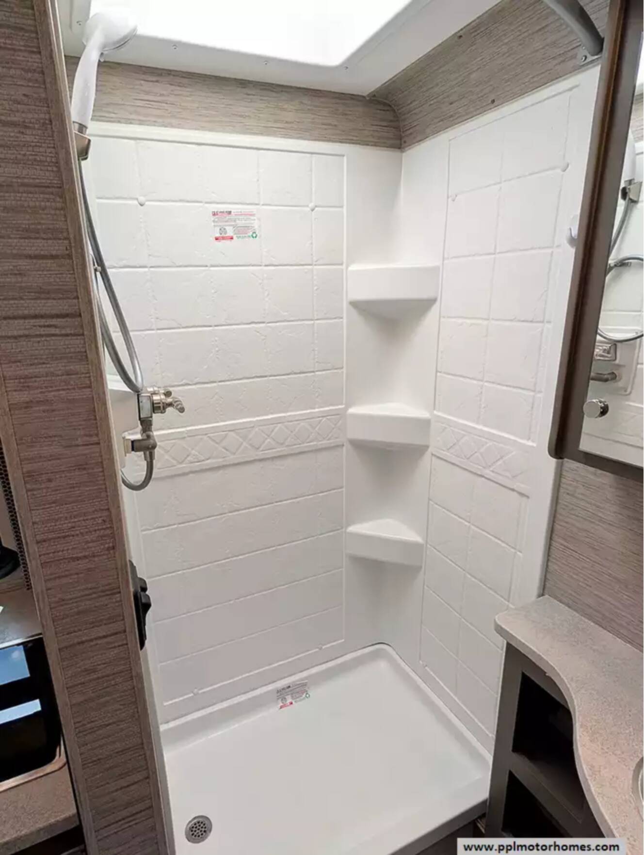 A photo of this 2023 Thor Axis 24.3