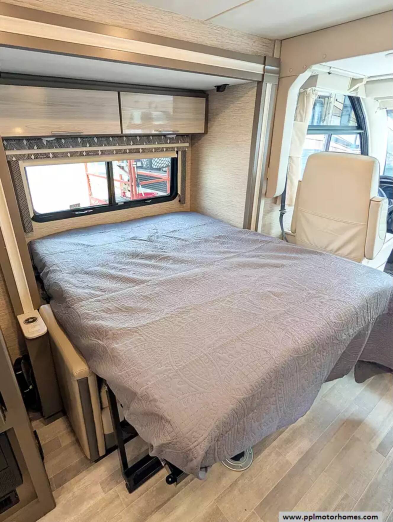 A photo of this 2023 Thor Axis 24.3