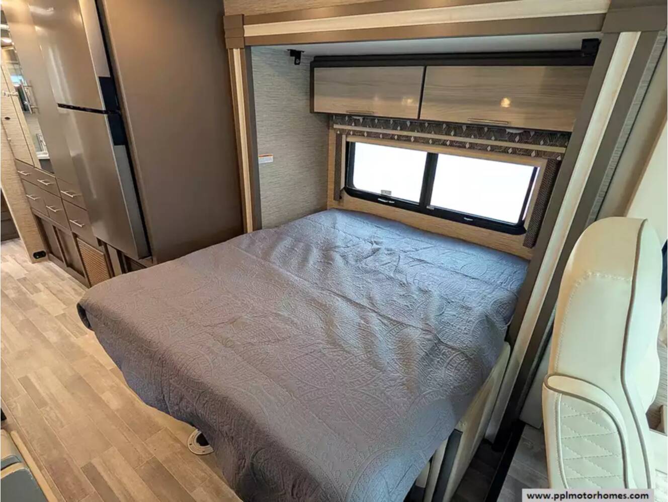 A photo of this 2023 Thor Axis 24.3