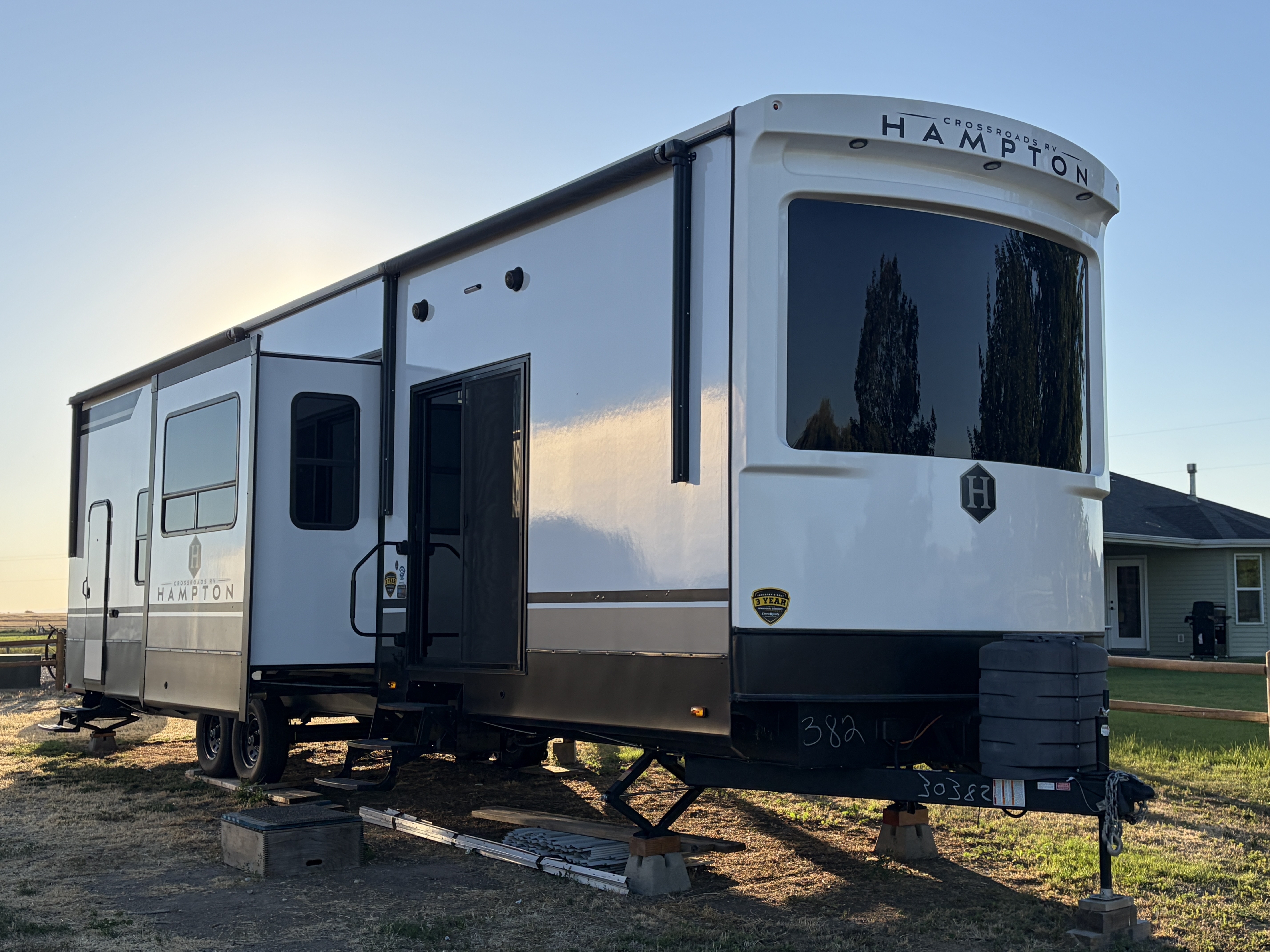 2024 Keystone HAMPTON 388FKL RV