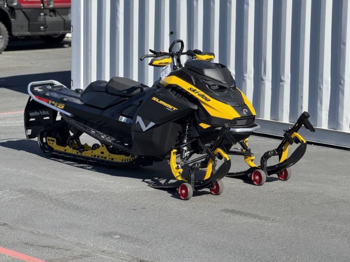 A photo of this 2026 Ski-Doo Summit NEO 600 EFI - 85 H_Al