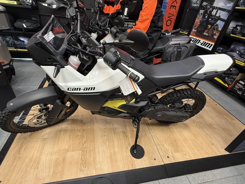 2025 Can-Am Origin White BASE in Bradenton, FL