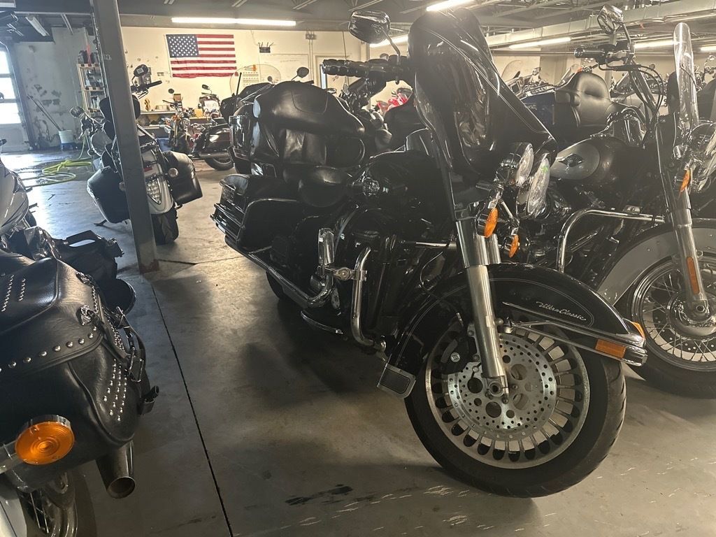 2012 Harley-Davidson® Ultra Classic Electra Glide ULTRA CLASSIC FLHTCU in Augusta, ME