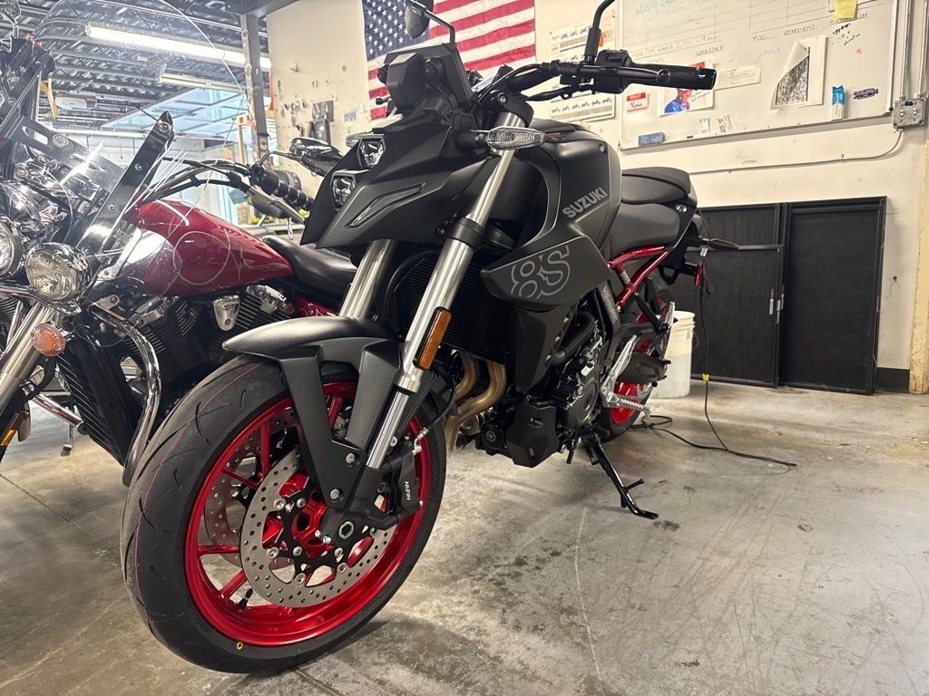 2025 Suzuki GSX 800R 1000X in Augusta, ME