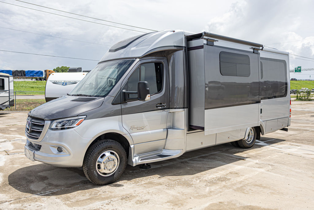 2021 Regency Rv Ultra Brougham 25MB in weatherford TX