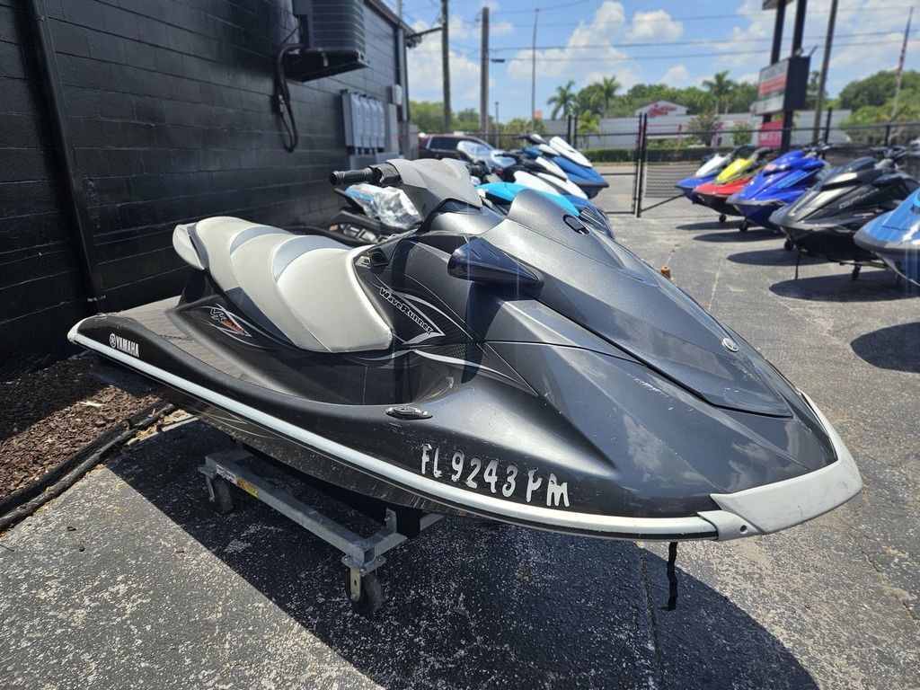 2013 Yamaha VX® Deluxe DELUXE in Tampa, FL