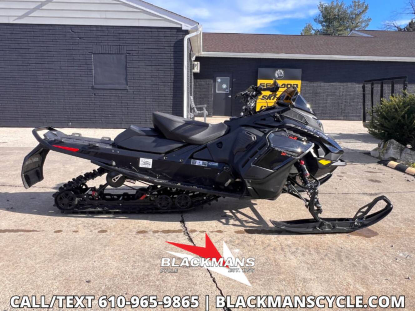 A photo of this 2025 Ski-Doo Renegade® X-RS® 900 ACE Turbo R Ice R. XT 1.5 Std_7.2