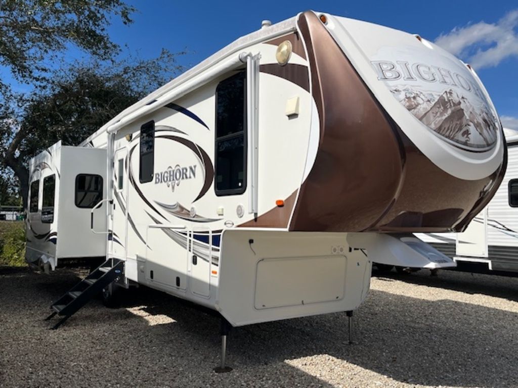 2014 Heartland Bighorn BH 3010RE in north fort myers FL