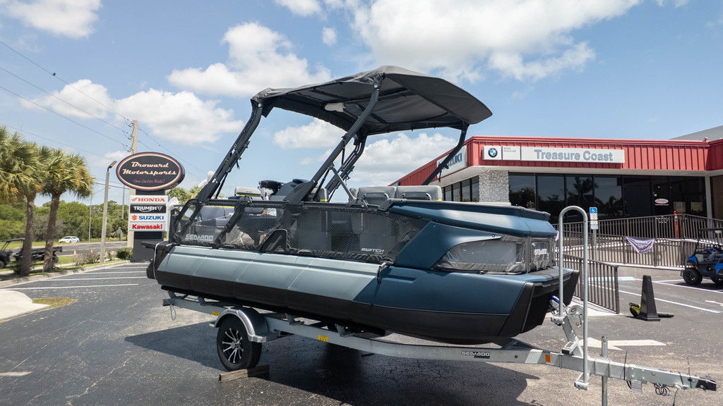 2026 Sea-Doo Switch Cruise Limited 21 - 300 hp - Double Bimini Galv in hobe sound FL