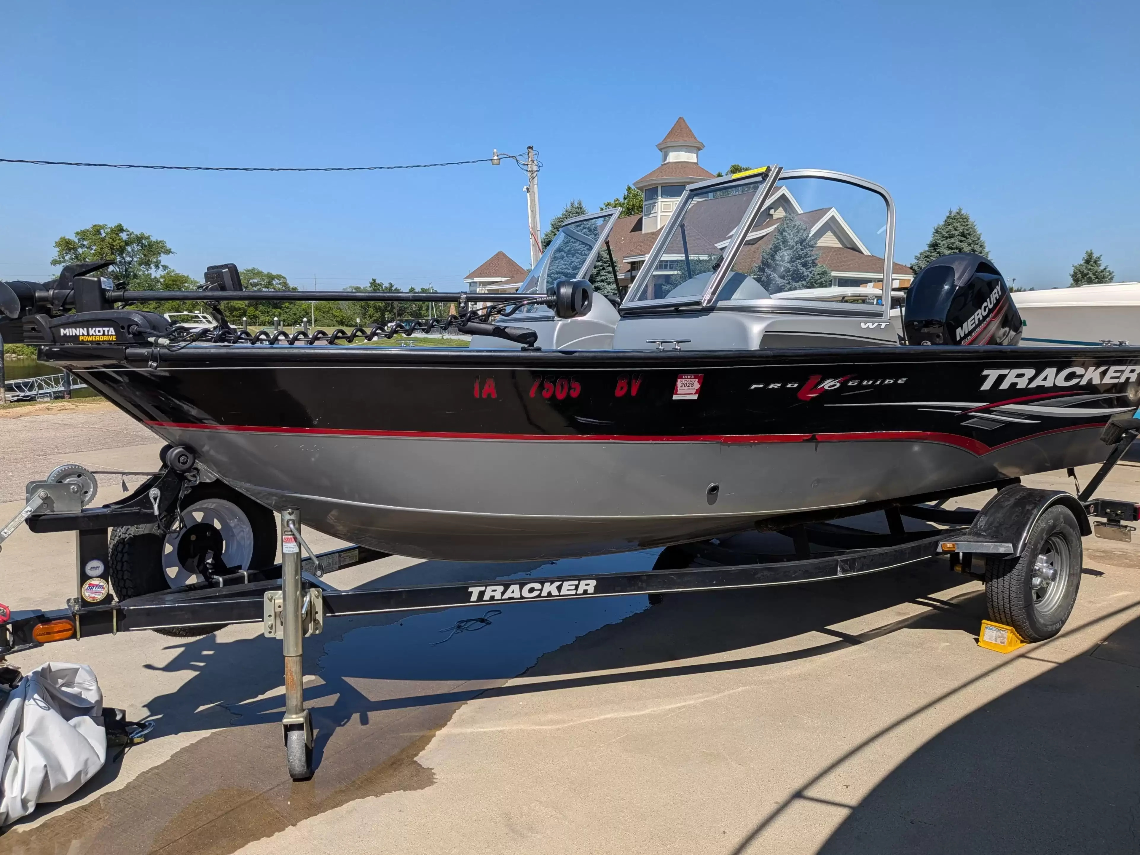 2014 Tracker PRO GUIDE 16V V-175 WT in dubuque IA