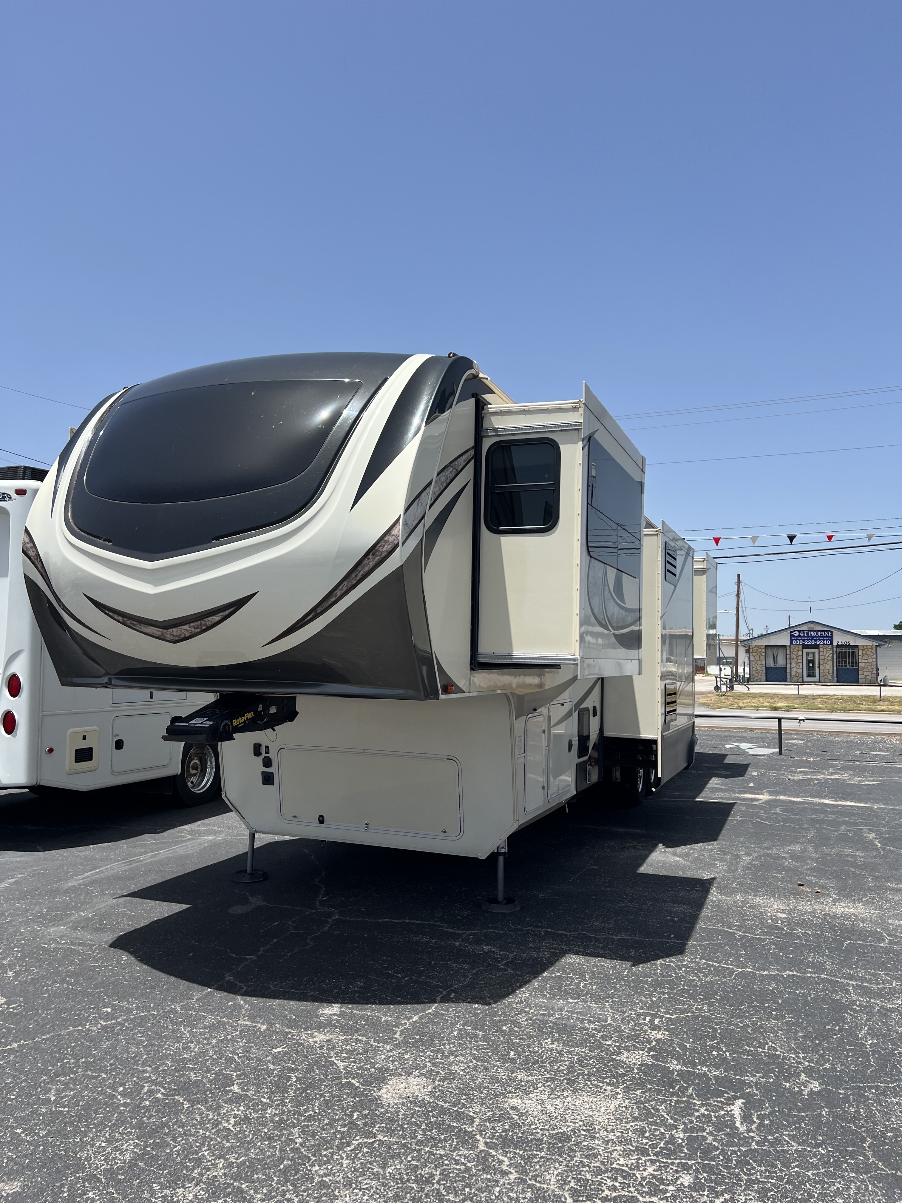 2018 Grand Design Solitude 374TH / 374TH-R Base in marble falls TX
