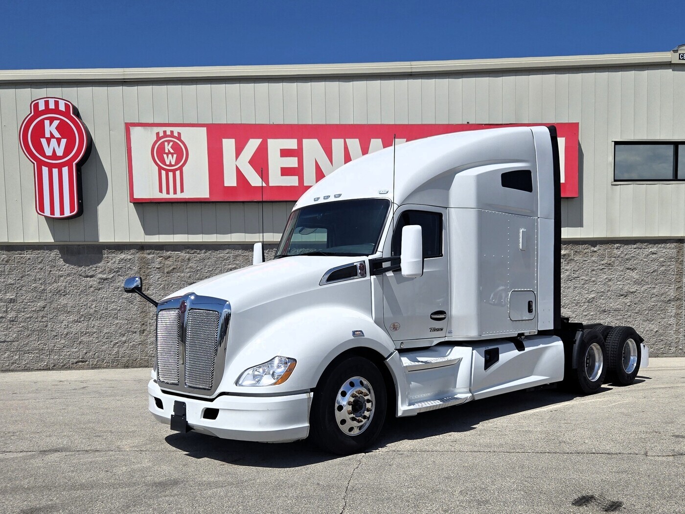2022 Kenworth T680 in Green Bay, WI