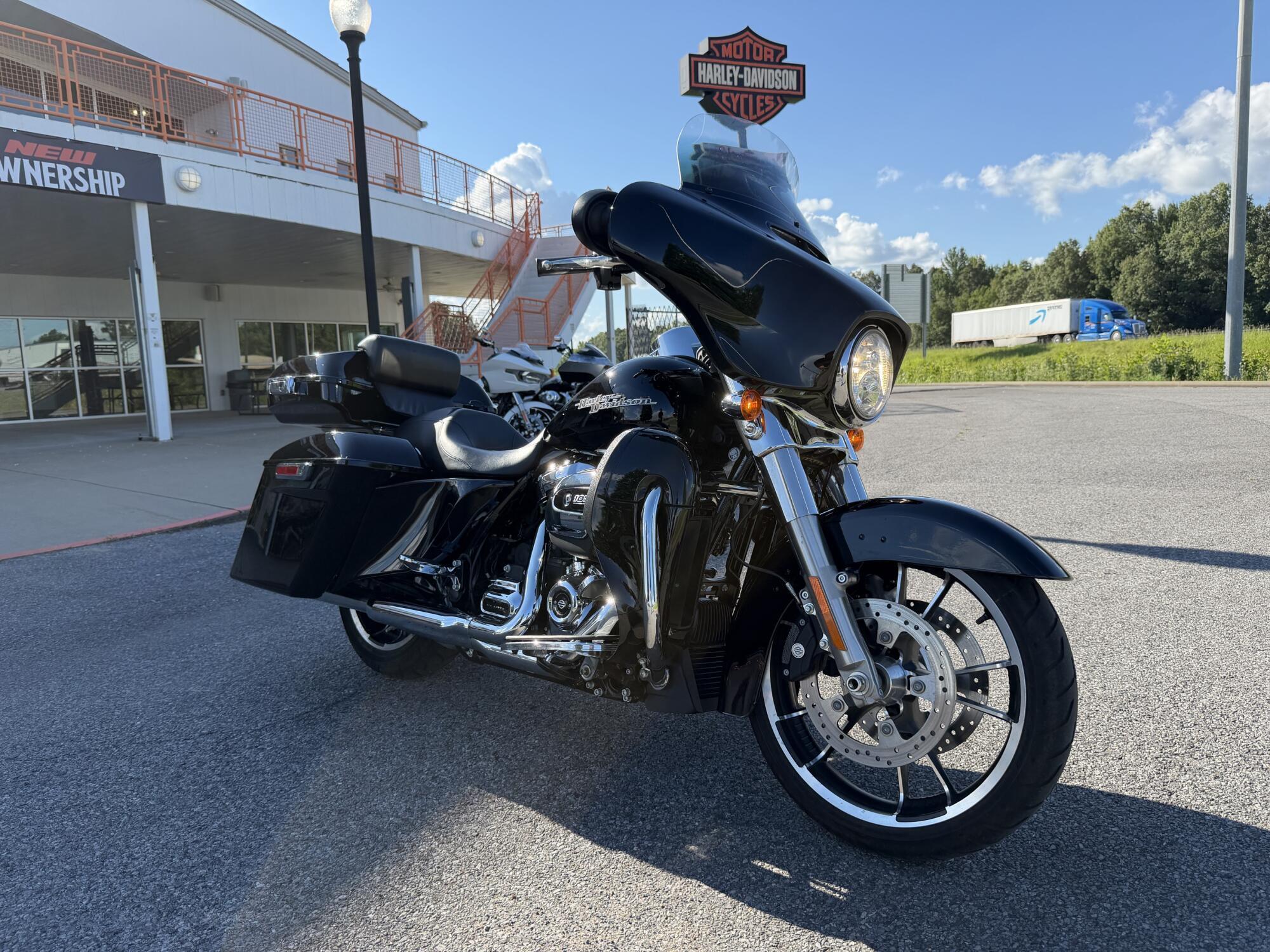 2020 Harley-Davidson Street Glide in Topeka, KS
