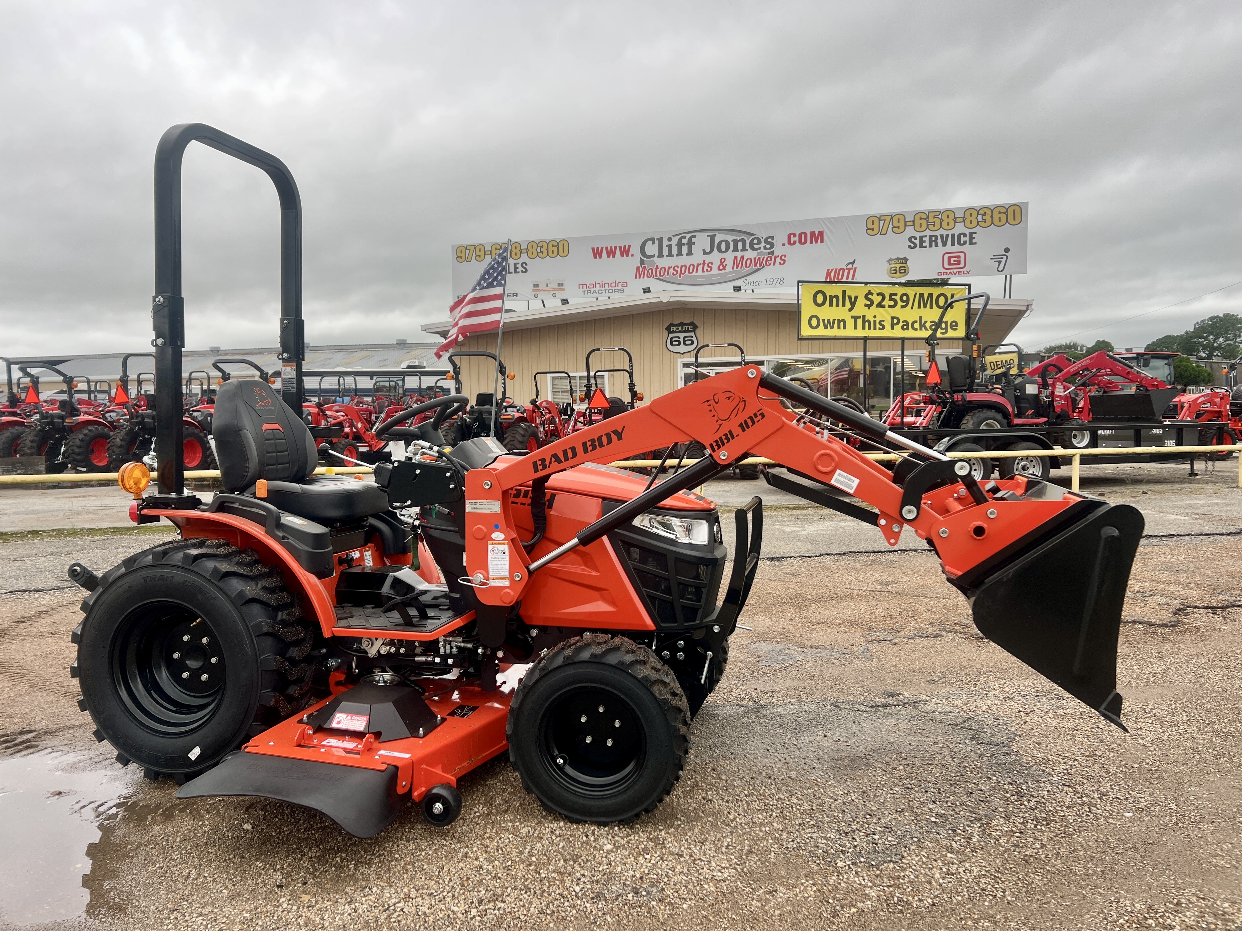 2026 Bad Boy Tractors 1025H HST w/Mid Mower in Sealy, TX