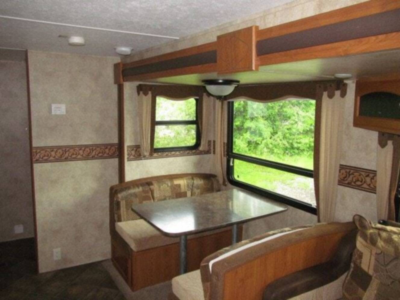 A photo of this 2012 Keystone Sprinter 272BH