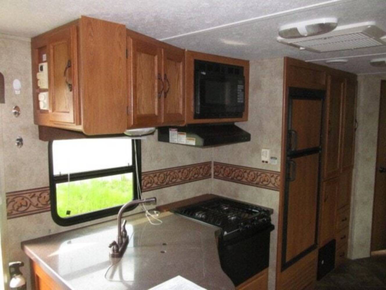A photo of this 2012 Keystone Sprinter 272BH