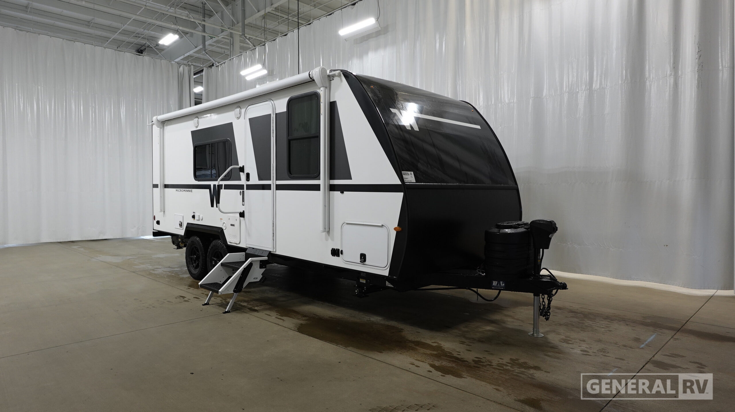 2027 Winnebago MICRO MINNIE 2200FBH in north canton OH