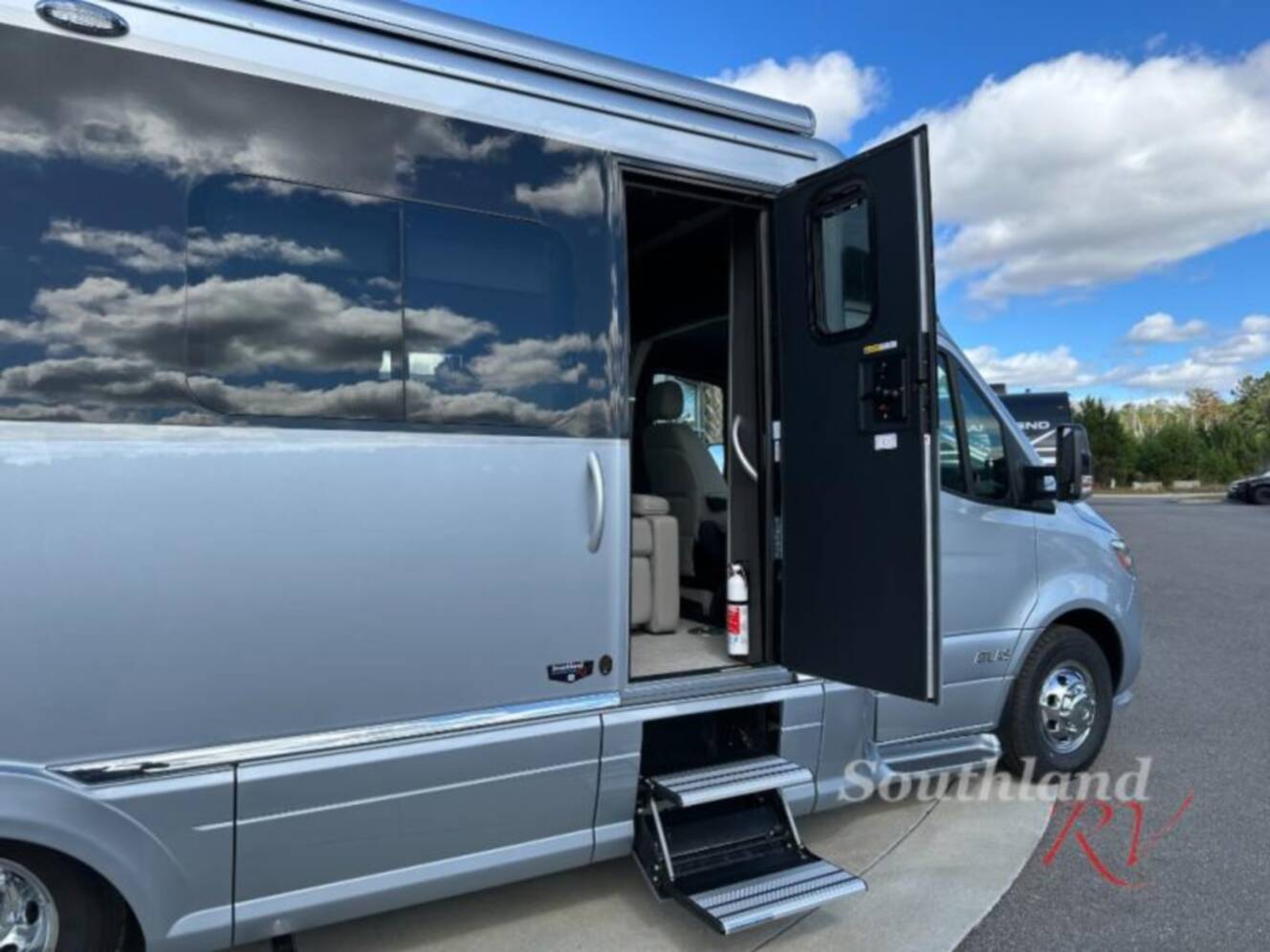 A photo of this 2026 Airstream Atlas Murphy Suite