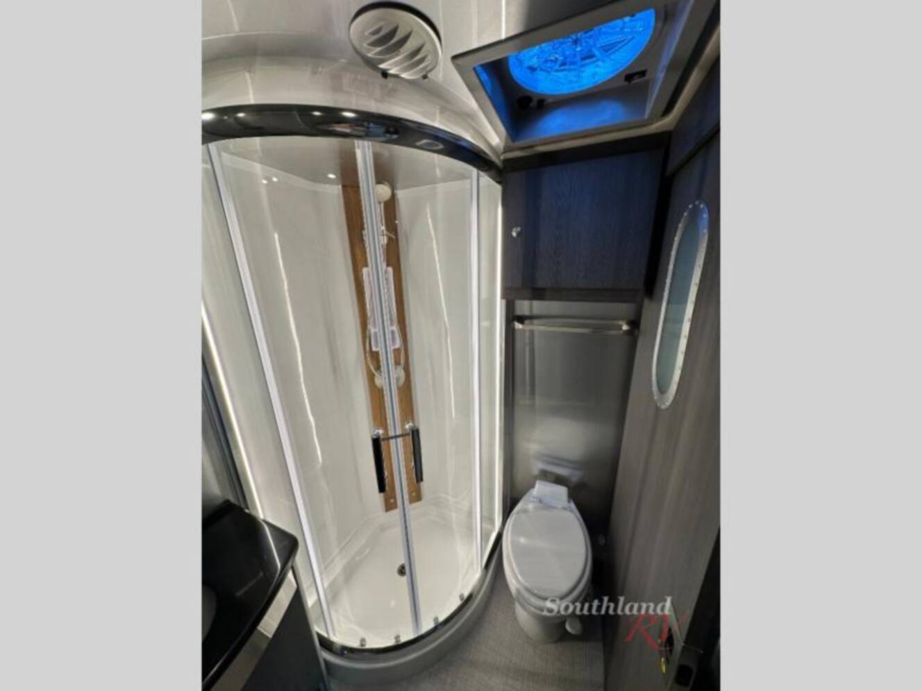 A photo of this 2026 Airstream Atlas Murphy Suite