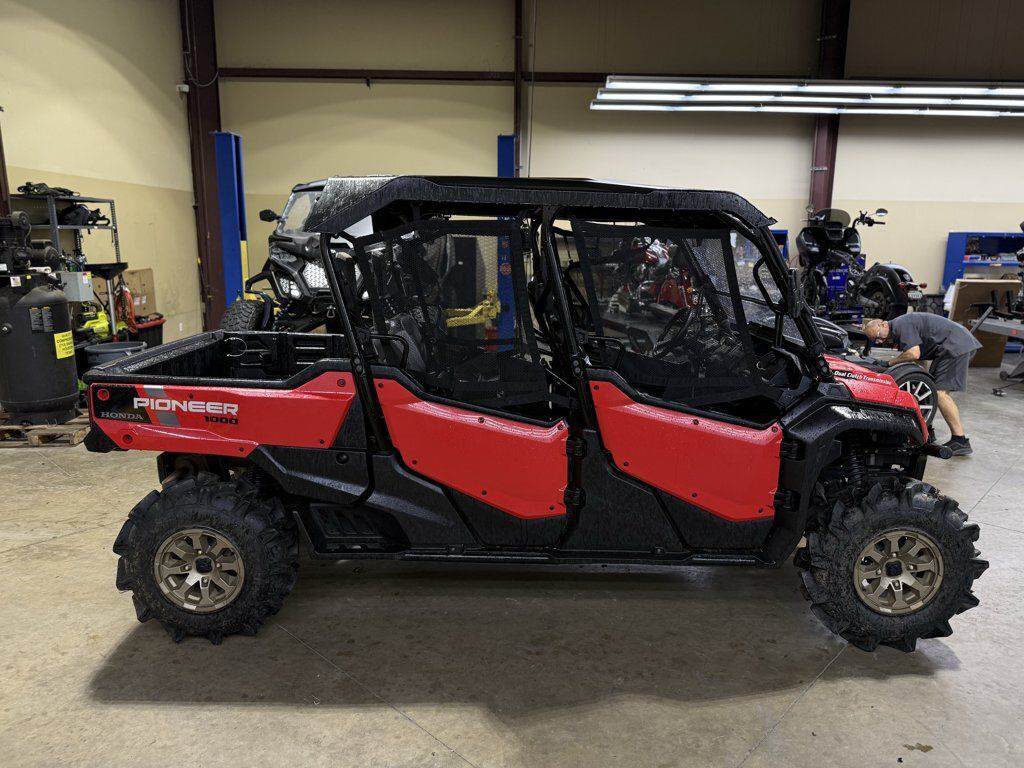2023 Honda Pioneer 1000-6 Deluxe Crew in houston TX