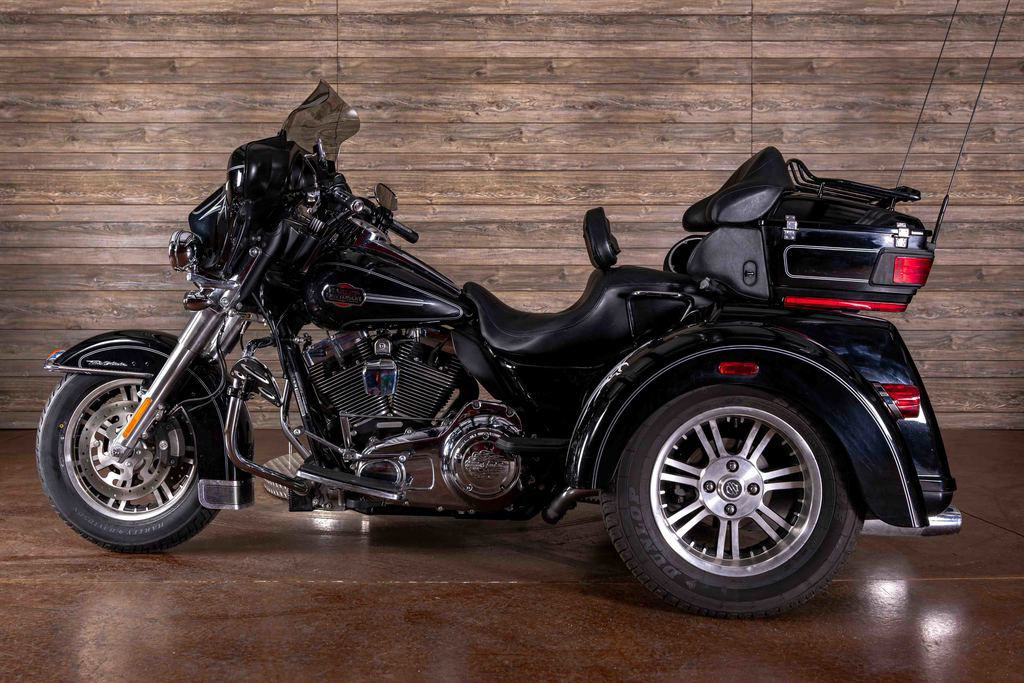 2011 Harley-Davidson FLHTCUTG - Tri Glide Ultra Classic ULTRA CLASSIC in Alton, IL